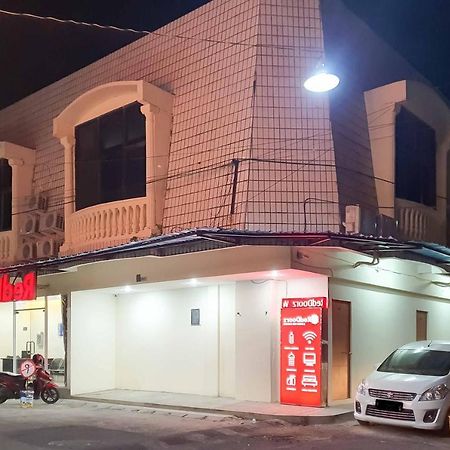 Reddoorz At Mayjen Sungkono Surabaya Exterior photo