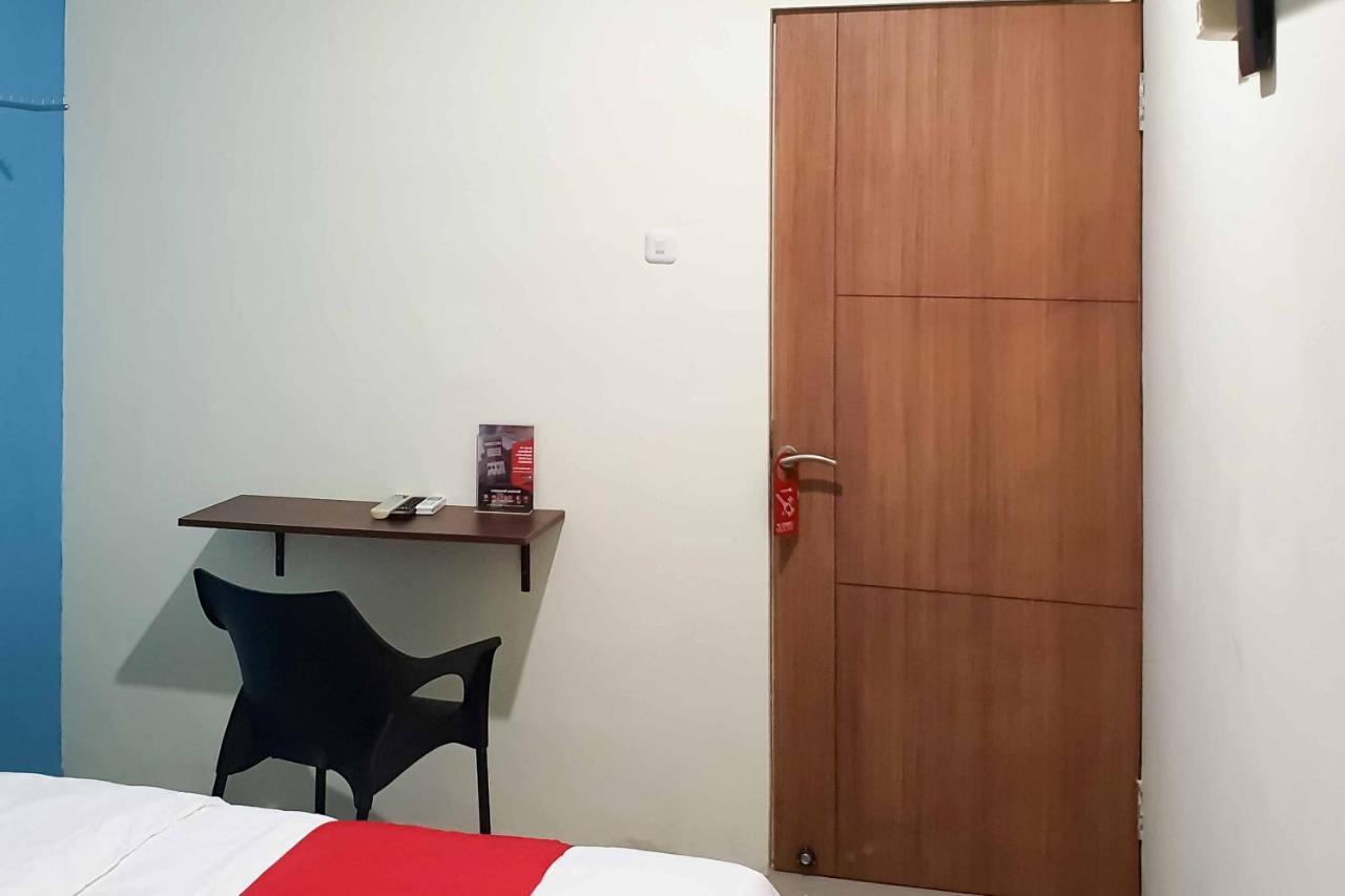 Reddoorz At Mayjen Sungkono Surabaya Exterior photo