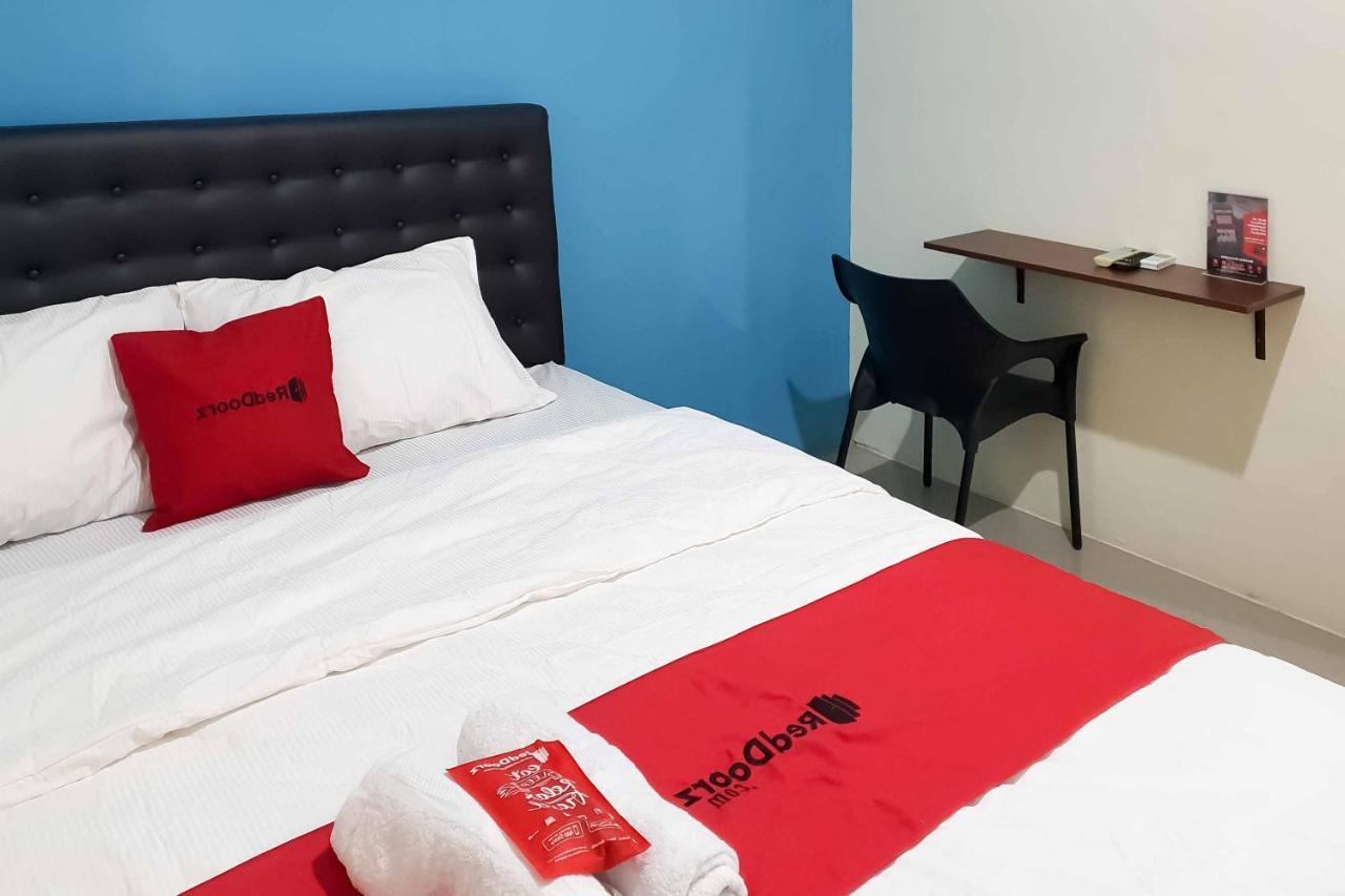 Reddoorz At Mayjen Sungkono Surabaya Exterior photo
